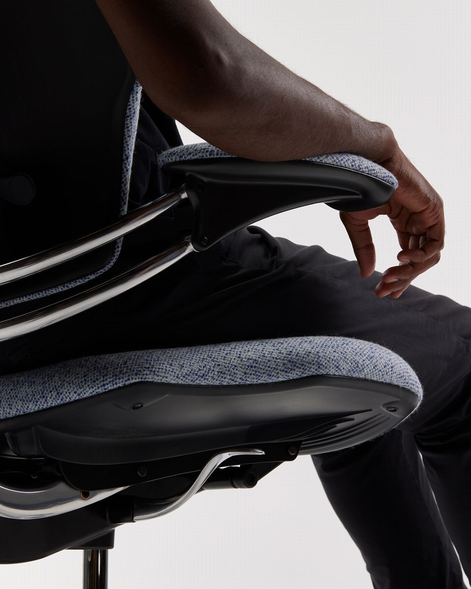 arm-support-on-chair